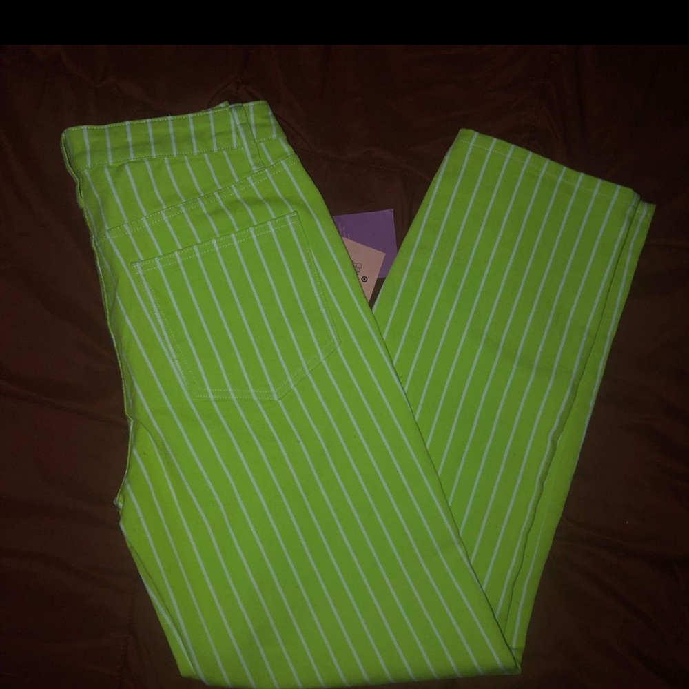 super cute green pants!